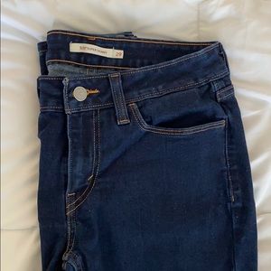 Levi dark blue skinny jeans